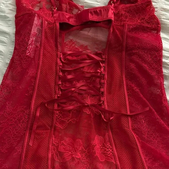 ** Victoria’s Secret ** Elegant Red Lace Lingerie Set adjustable with garter - M - Picture 7 of 13